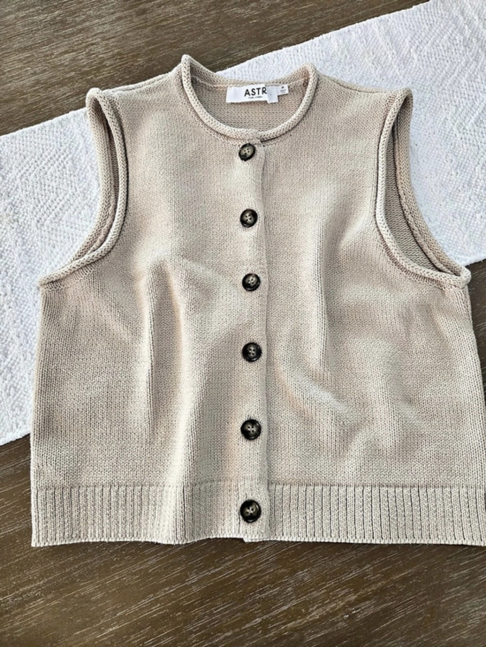 ASTR The Label Cotton Knit Vest in Beige Size Medium Like New